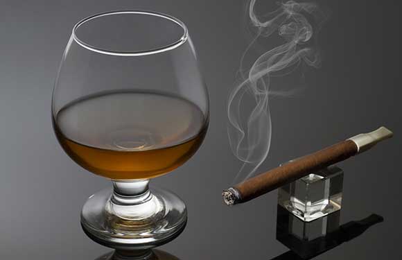Découvrez le Lien entre l&rsquo;Alcool et la Tension Artérielle