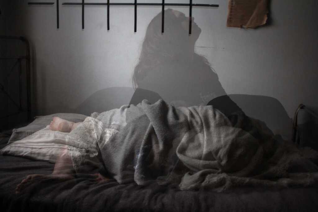 L'insuffisance du sommeil peut causer les cernes et les rides