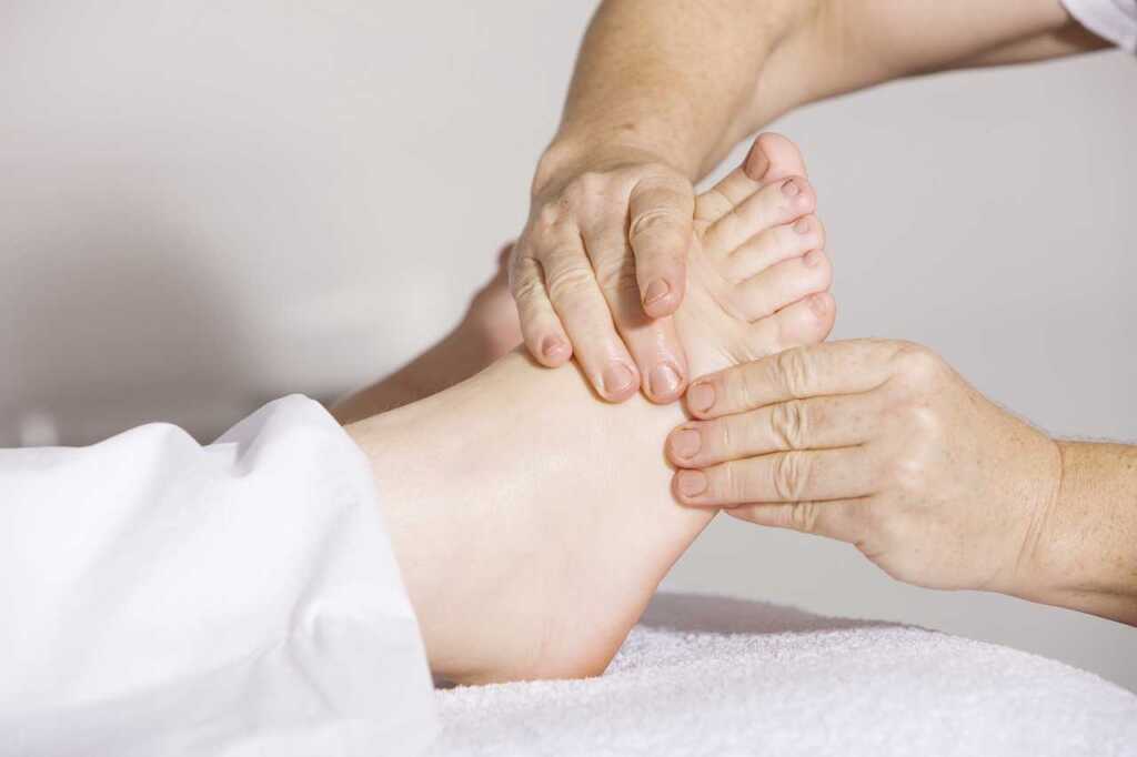 Massage des pieds et réflexologie : astuce pour calmer le mal au dent
