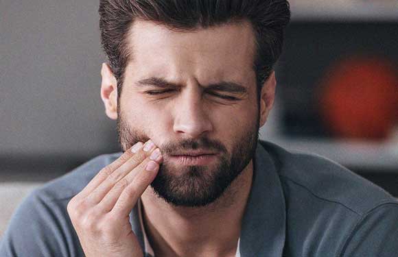 8 Astuces et Remèdes Naturels pour Soulager une Rage de Dents