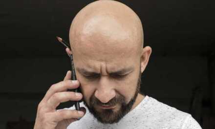 Perte de Cheveux : Causes, Prévention et Traitement de la Chute de Cheveux