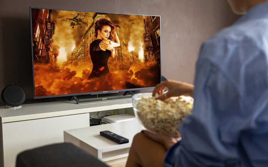 Attention, Manger Devant La Télé Vous Fera Grossir