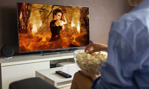 Attention, Manger Devant La Télé Vous Fera Grossir