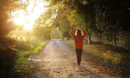 8 Raisons et Bienfaits de Marcher le Matin