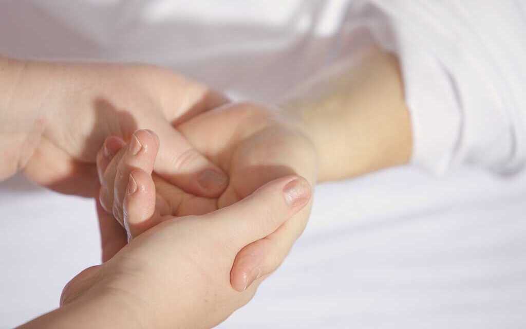 11 Conseils et Astuces pour Prendre Soin de vos Ongles